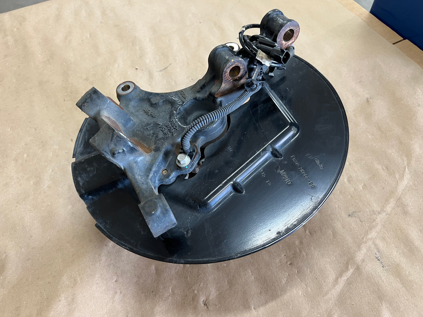 2015-2020 Ford Mustang 5.0L GT LH Driver Side Front Spindle Knuckle Hub