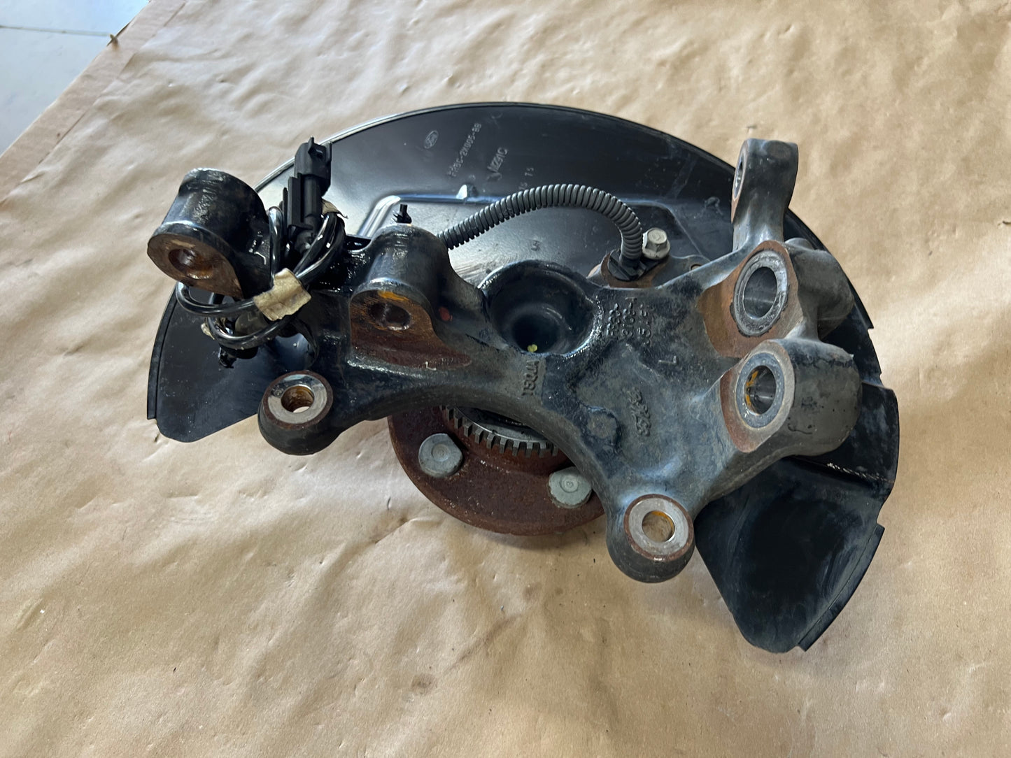 2015-2020 Ford Mustang 5.0L GT LH Driver Side Front Spindle Knuckle Hub