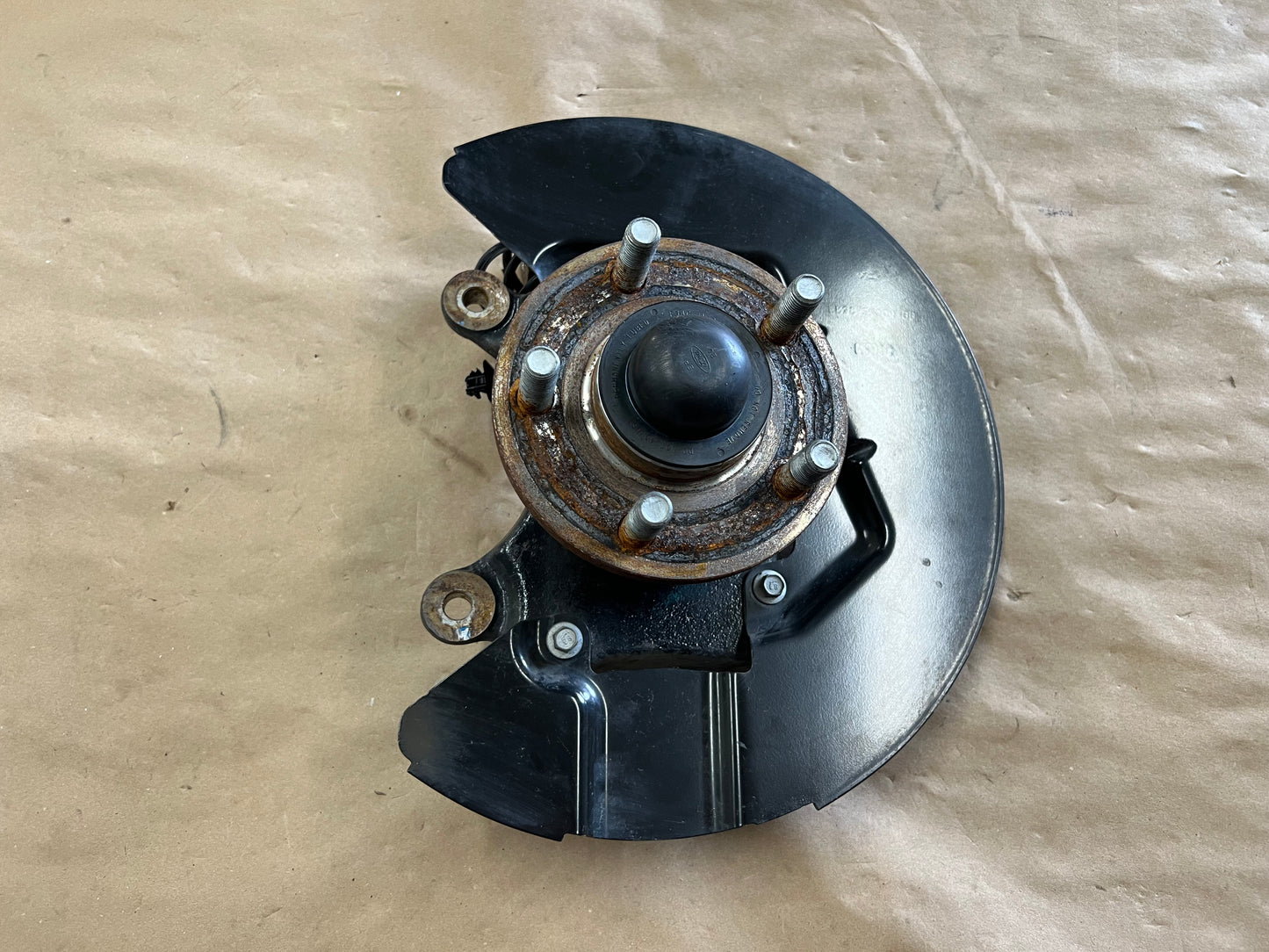 2015-2020 Ford Mustang 5.0L GT RH Passenger Side Front Spindle Knuckle Hub
