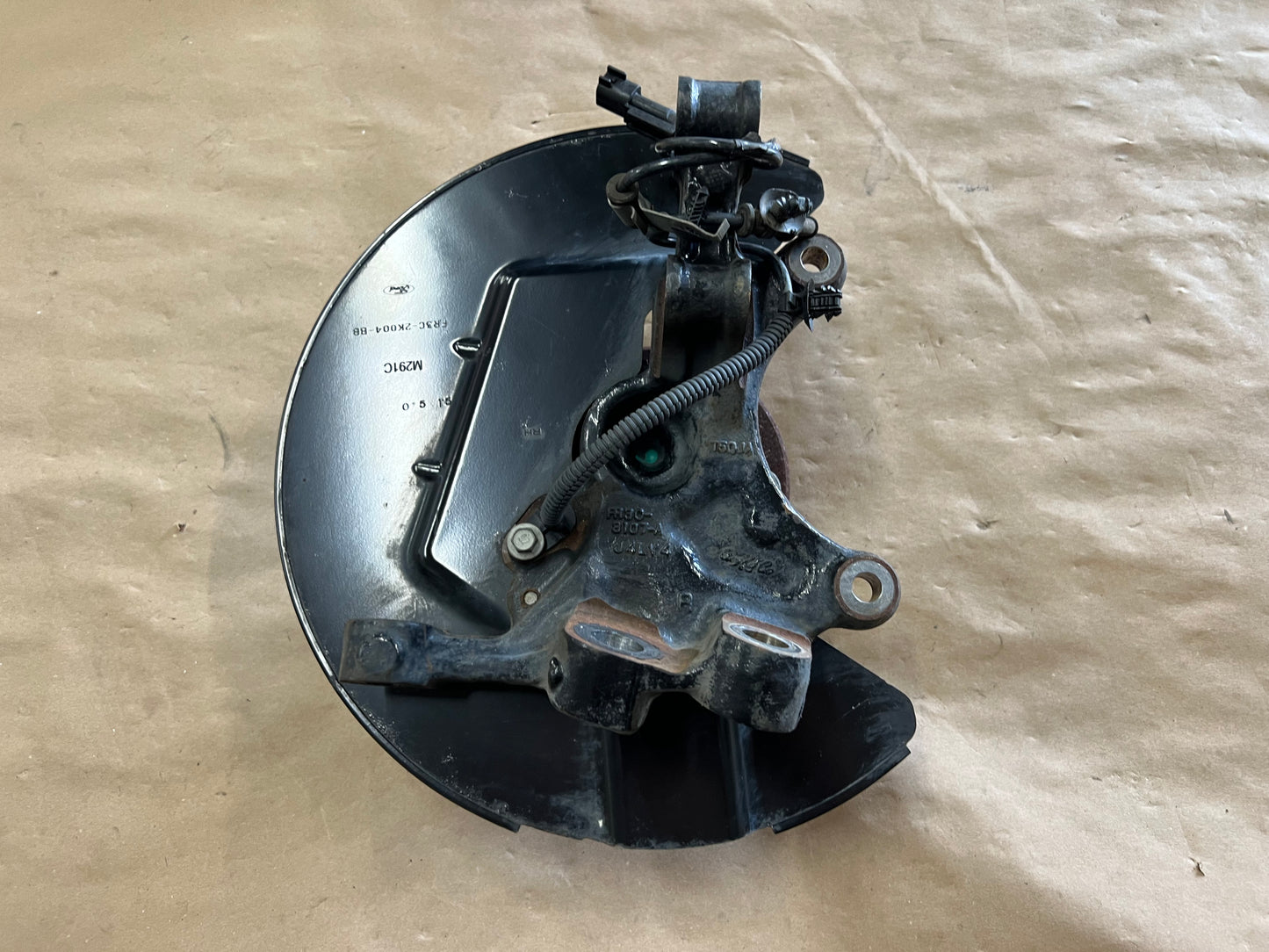 2015-2020 Ford Mustang 5.0L GT RH Passenger Side Front Spindle Knuckle Hub