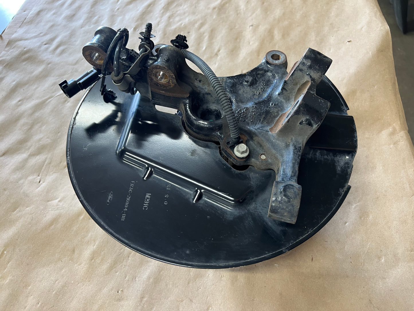 2015-2020 Ford Mustang 5.0L GT RH Passenger Side Front Spindle Knuckle Hub