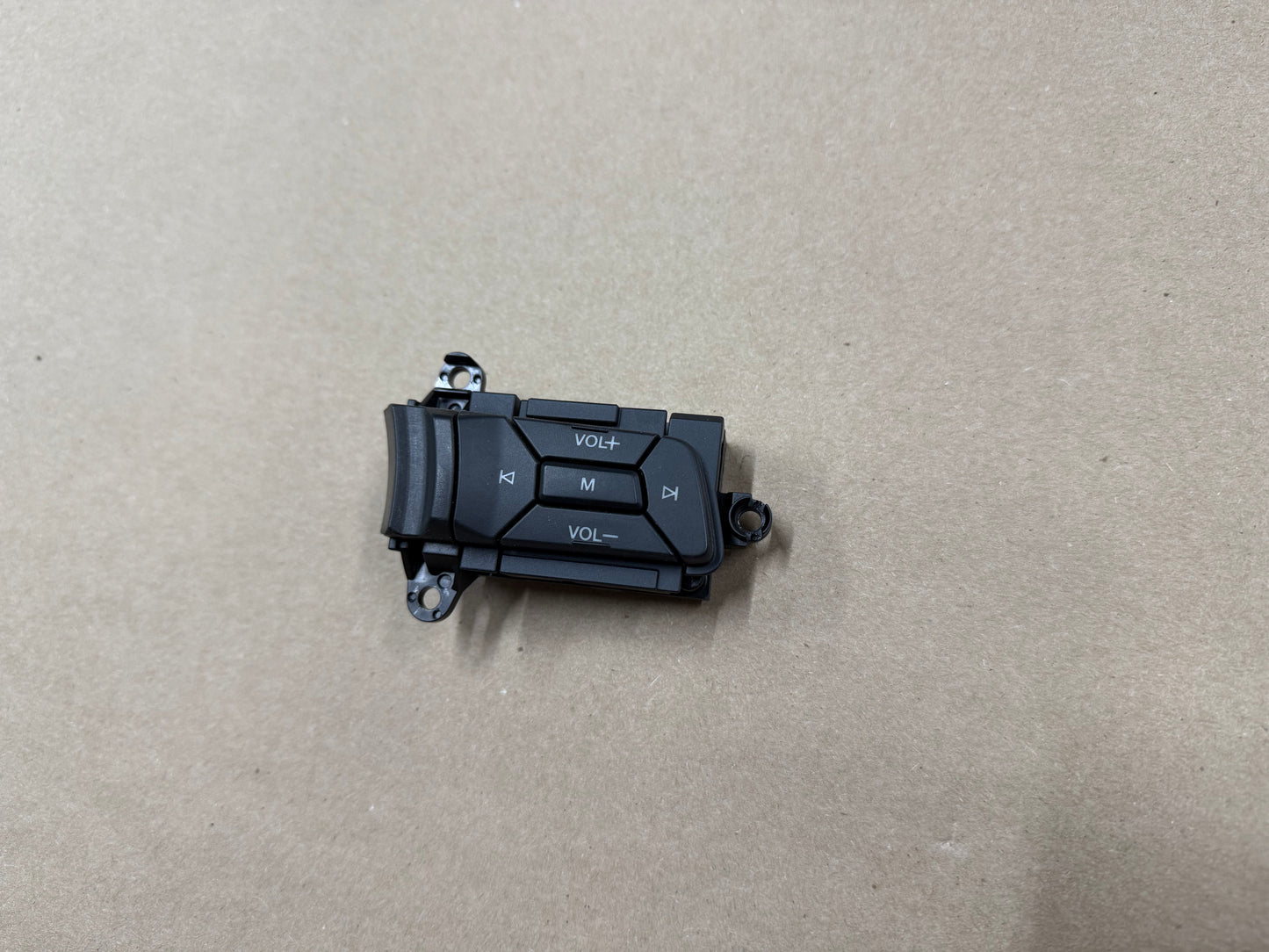 2015-2017 Ford Mustang GT RH Wheel Steering Button Volume Mute Search