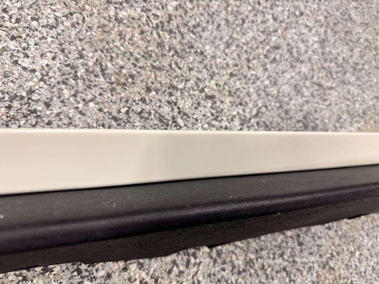 2015-2023 Ford Mustang GT V6 LH Driver Side Skirt Molding Wimbledon White