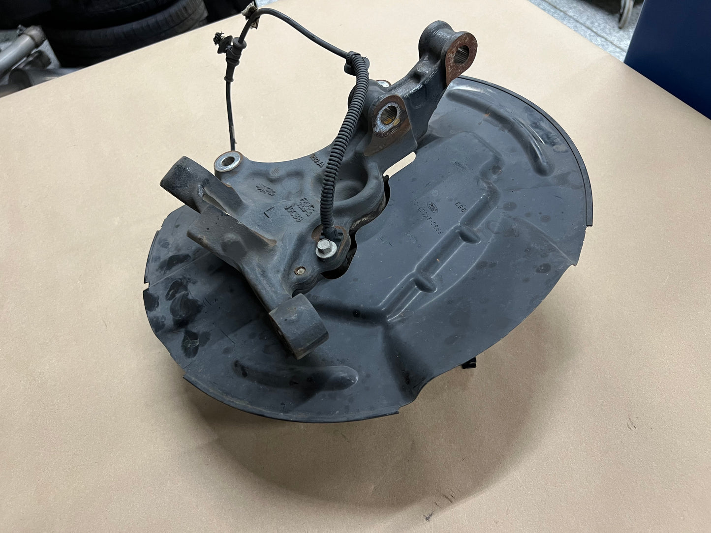 2015-2020 Ford Mustang 5.0L GT LH Driver Side Front Spindle Knuckle Hub