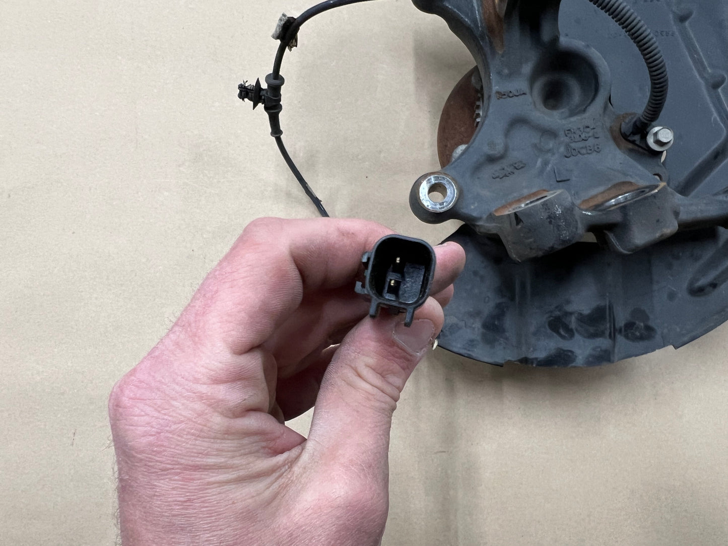 2015-2020 Ford Mustang 5.0L GT LH Driver Side Front Spindle Knuckle Hub