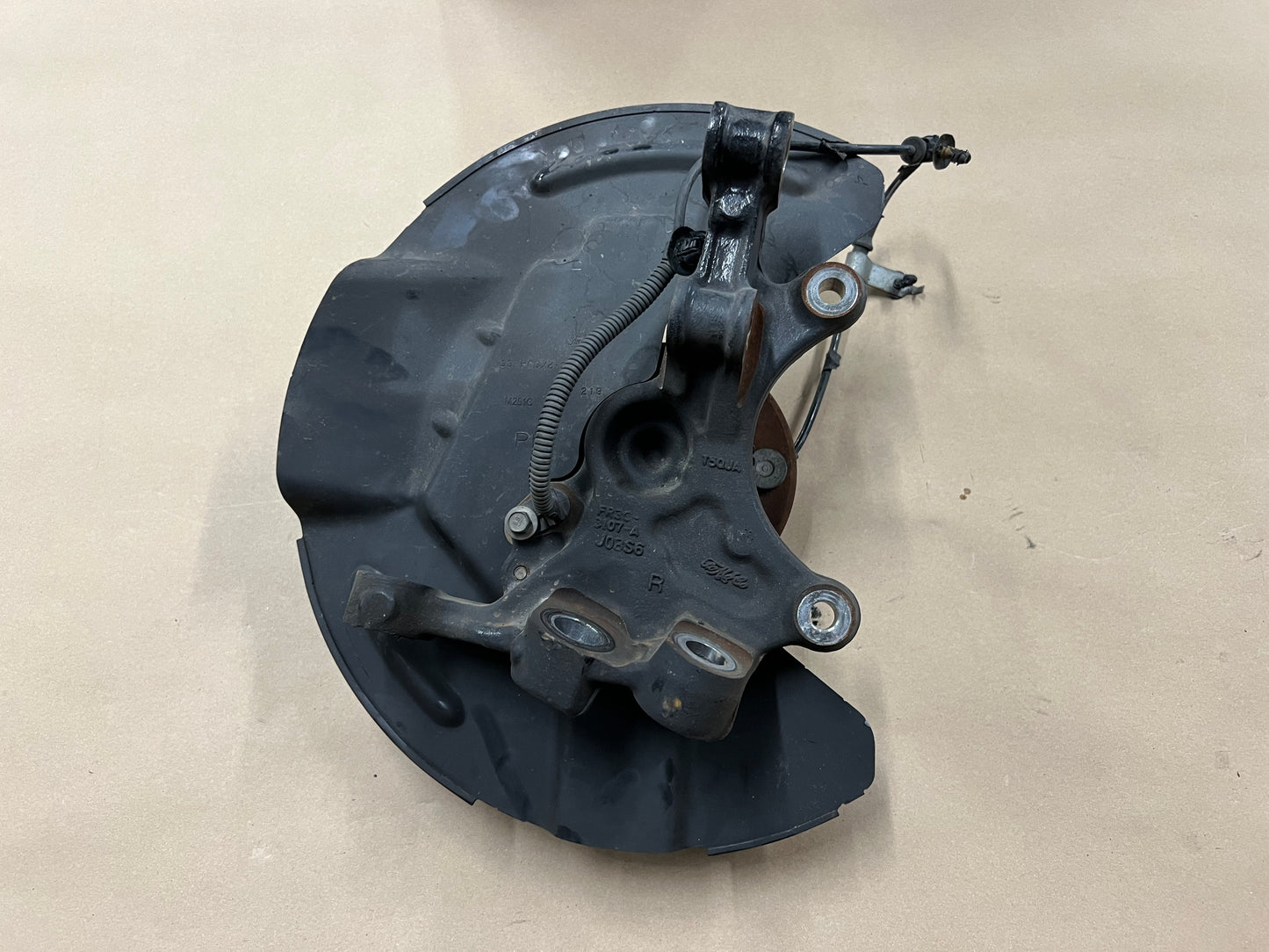 2015-2020 Ford Mustang 5.0L GT RH Passenger Side Front Spindle Knuckle Hub