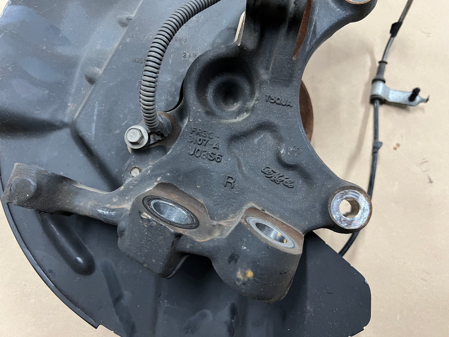 2015-2020 Ford Mustang 5.0L GT RH Passenger Side Front Spindle Knuckle Hub