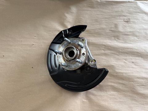 2010-2015 Chevrolet Camaro SS LH Driver Front Spindle Knuckle Hub GM