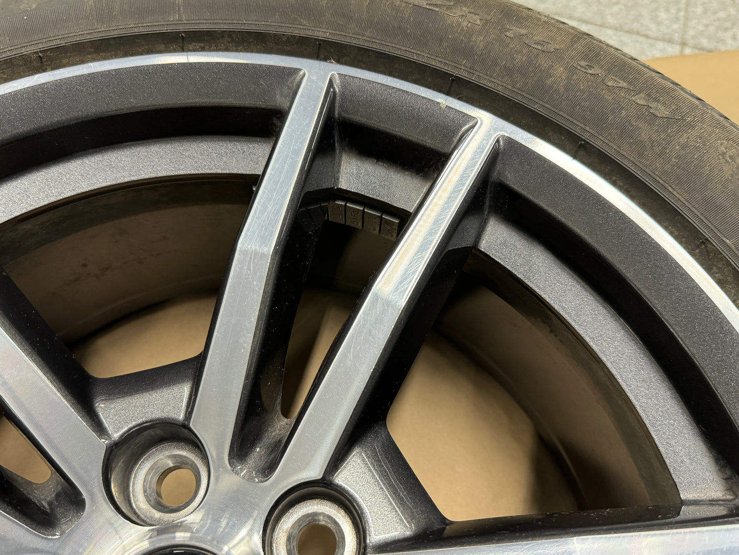 2015-2017 Ford Mustang GT 5.0 18x8" Wheel Pirelli Pzero 235/50/18 13k miles