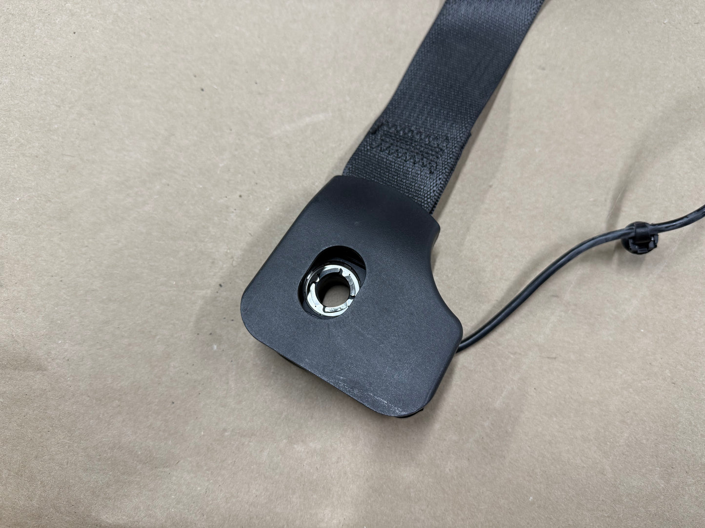 2008-2009 Ford Mustang GT GT500 Coupe Front RH Passenger Seat Belt Dark Charcoal