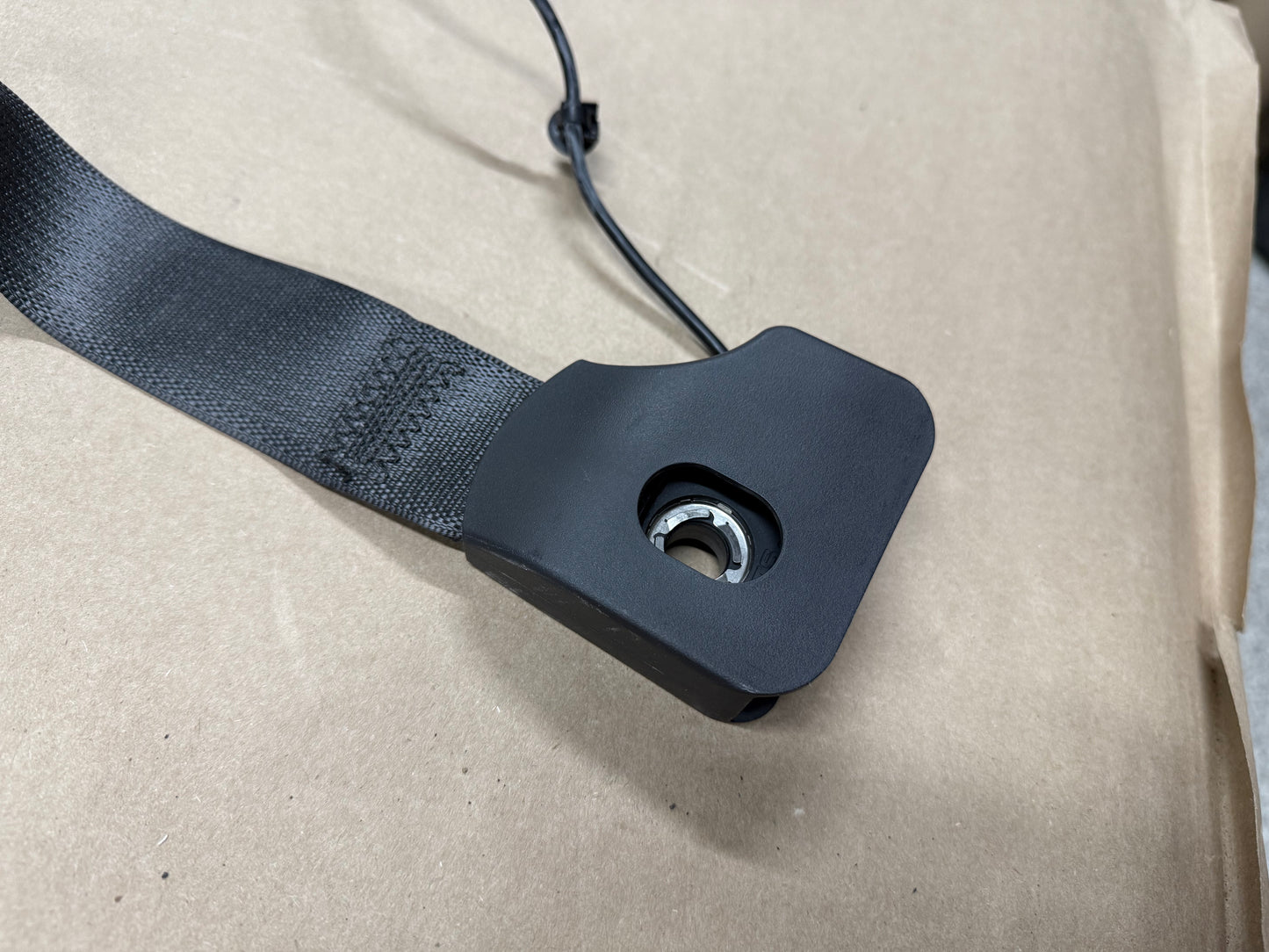 2008-2009 Ford Mustang GT GT500 Coupe Front RH Passenger Seat Belt Dark Charcoal