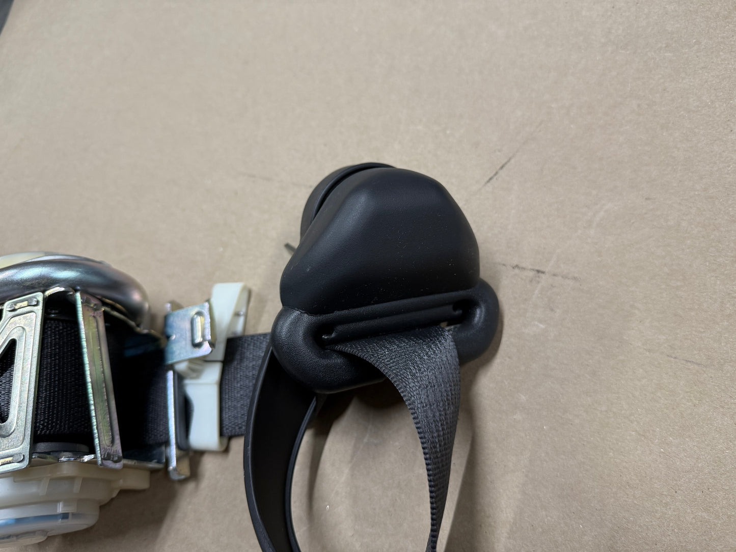2008-2009 Ford Mustang GT GT500 Coupe Front RH Passenger Seat Belt Dark Charcoal