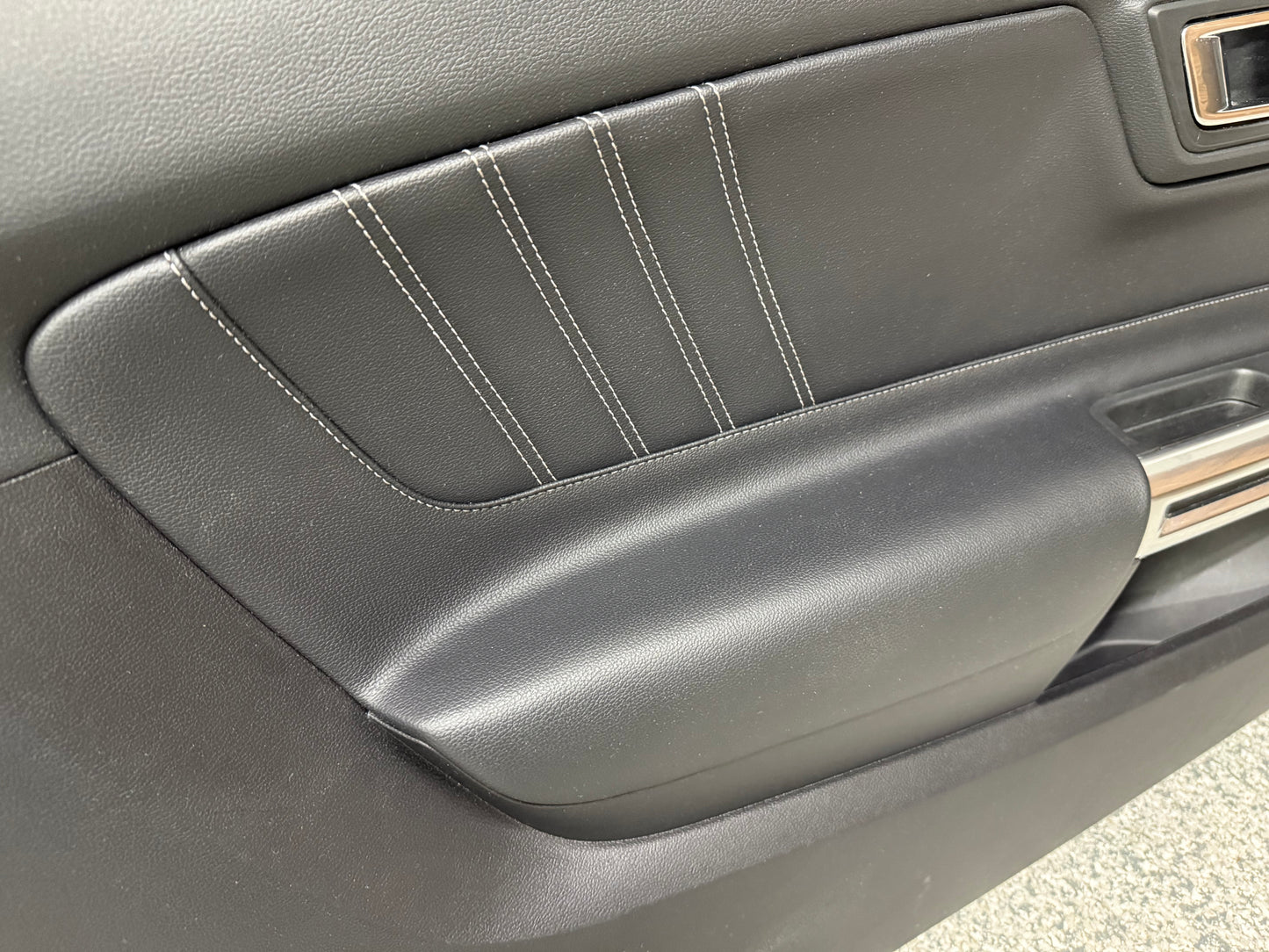 2018-2023 Ford Mustang GT LH Driver Leather Insert Door Panel Grey Stitching