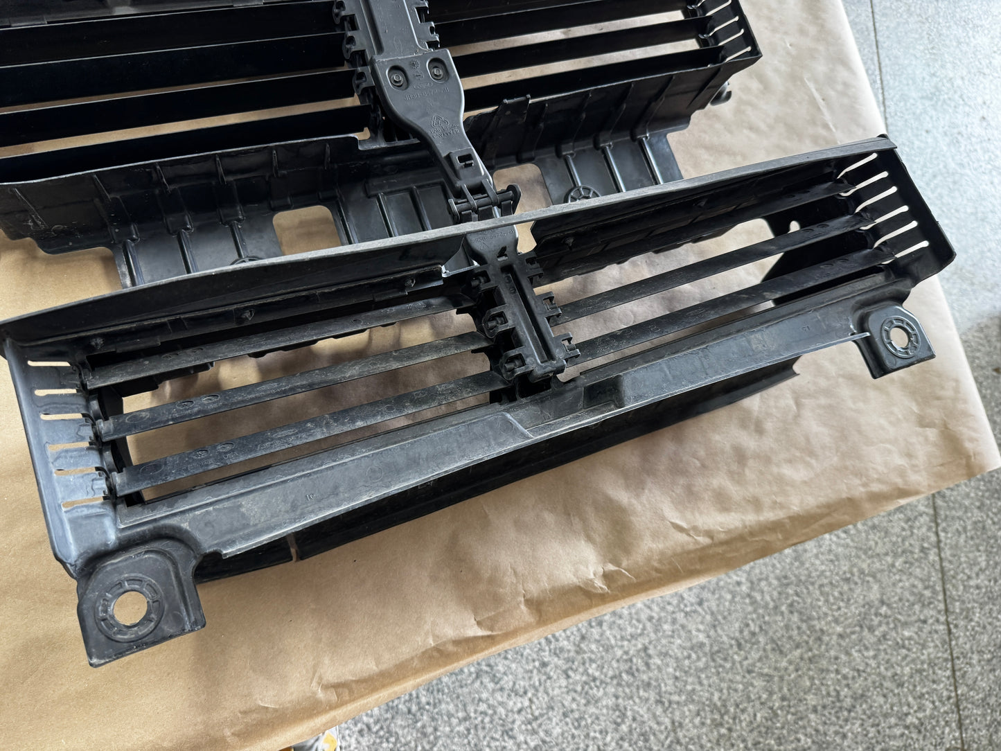 2018-2023 Ford Mustang GT Radiator Air Shutter Grille Assembly