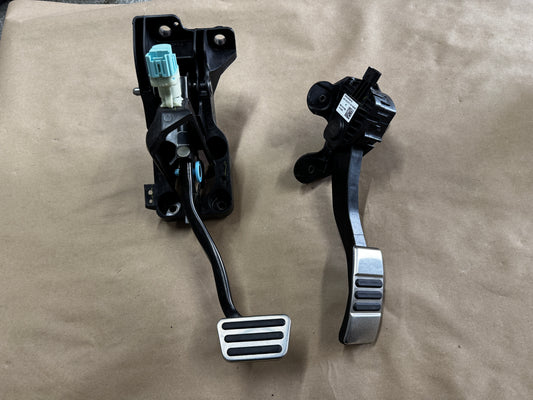 2018-2022 Ford Mustang GT Automatic Brake Pedal Assembly Accelerator - OEM