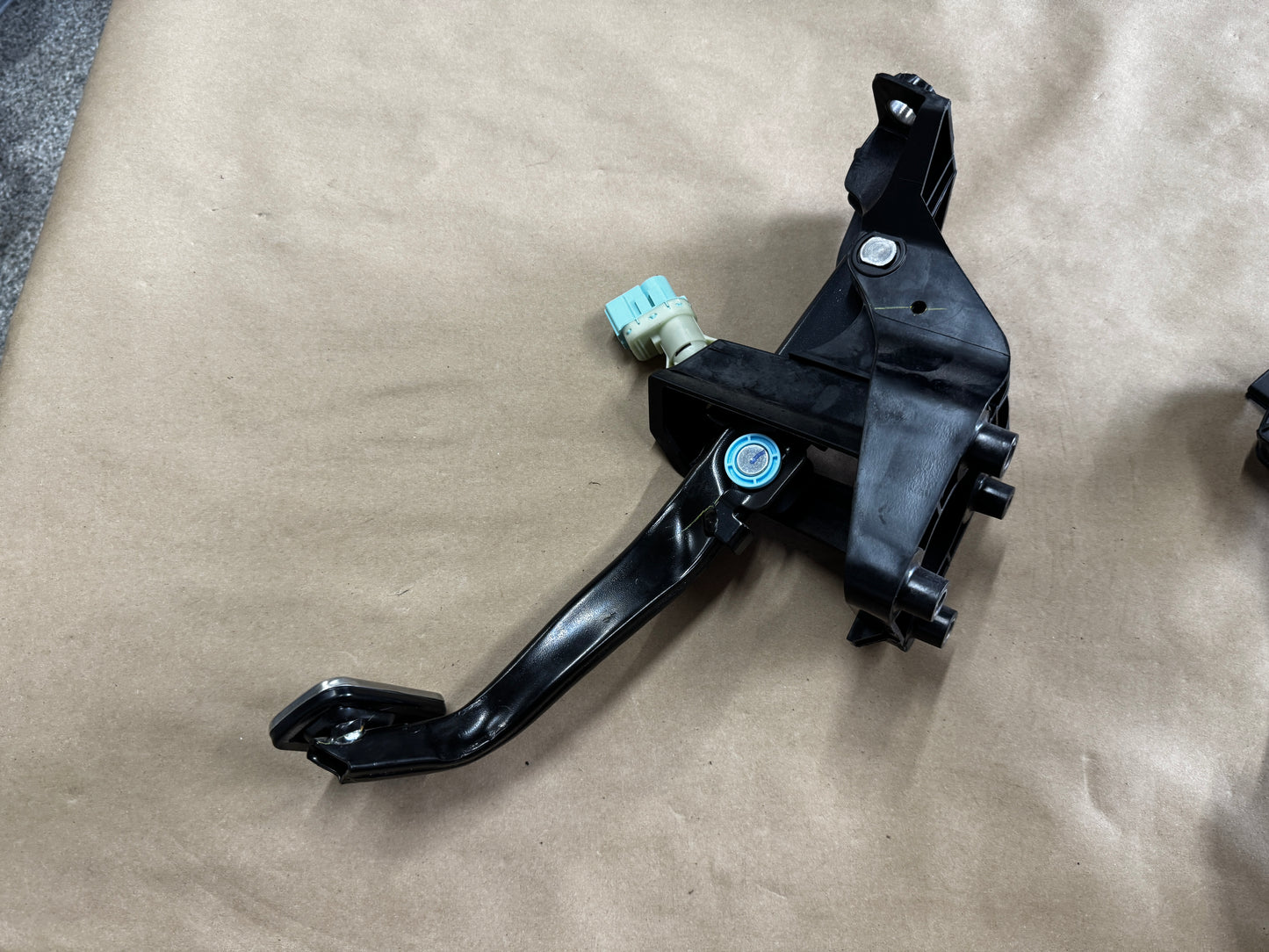 2018-2022 Ford Mustang GT Automatic Brake Pedal Assembly Accelerator - OEM