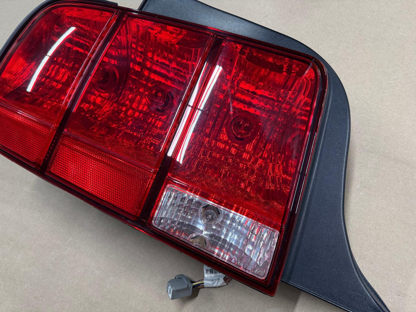 2005-2009 Ford Mustang GT V6 GT500 Tail Light LH Driver Side