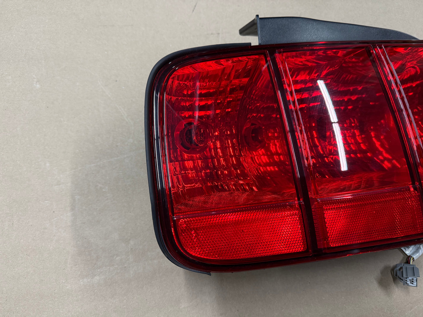 2005-2009 Ford Mustang GT V6 GT500 Tail Light LH Driver Side