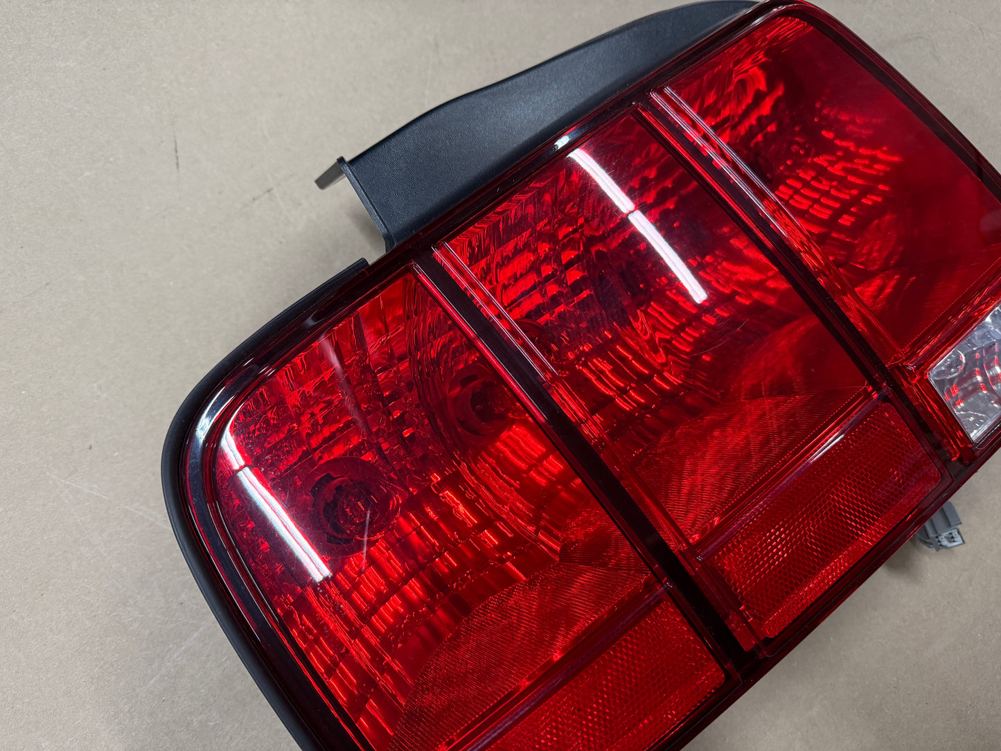 2005-2009 Ford Mustang GT V6 GT500 Tail Light LH Driver Side