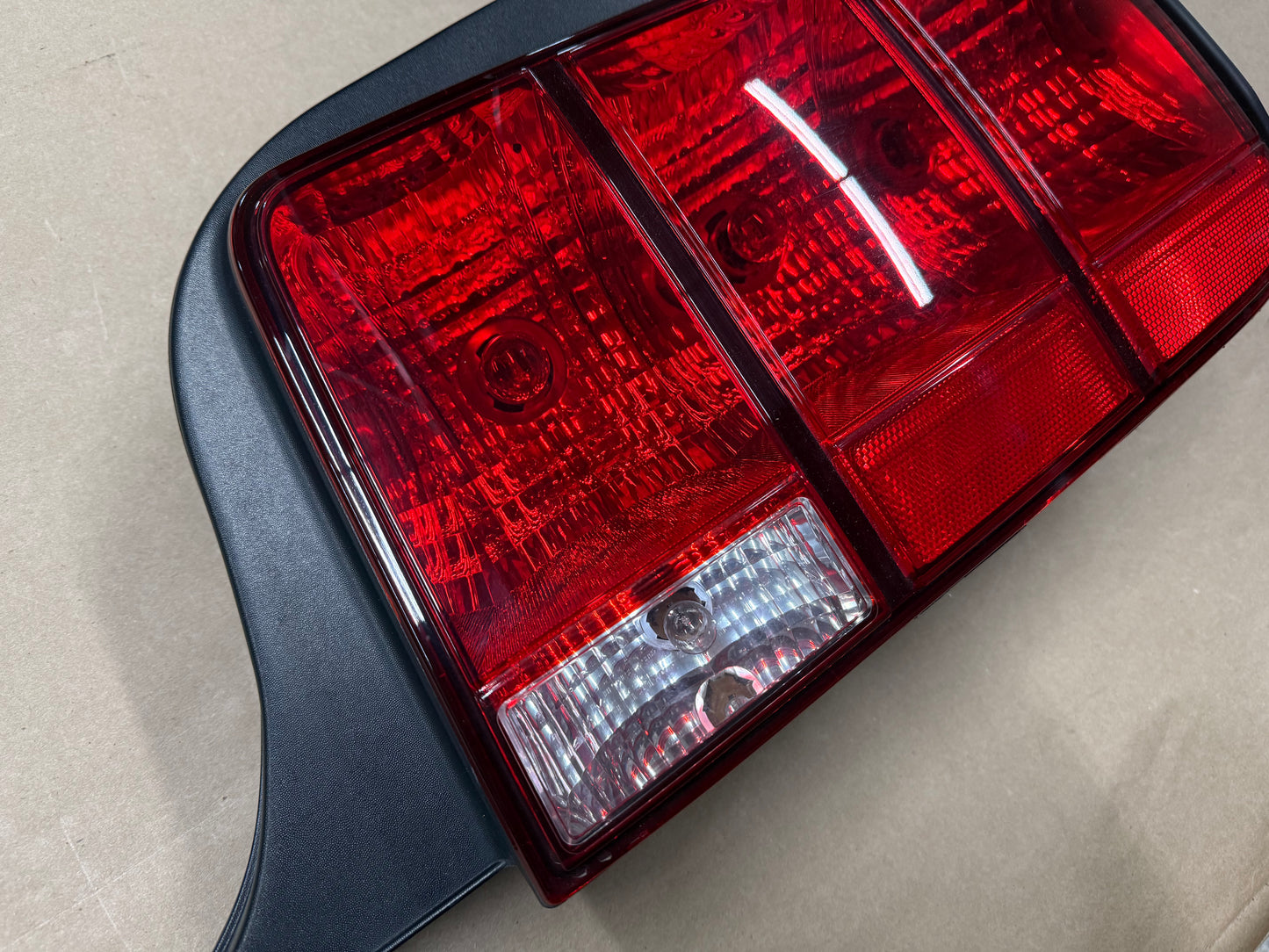 2005-2009 Ford Mustang GT V6 GT500 Tail Light RH Passenger Side