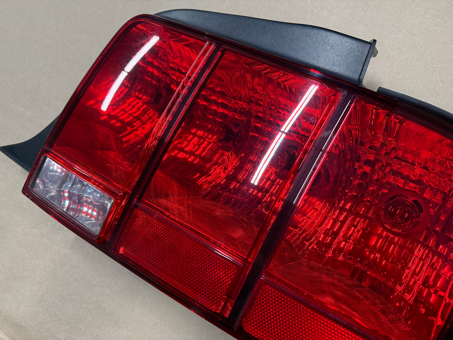 2005-2009 Ford Mustang GT V6 GT500 Tail Light RH Passenger Side