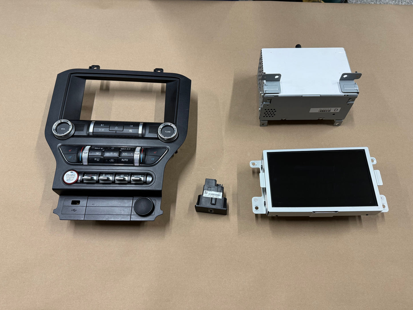 2021 Ford Mustang GT Touch Screen, Face Plate, Radio, Module USB Port