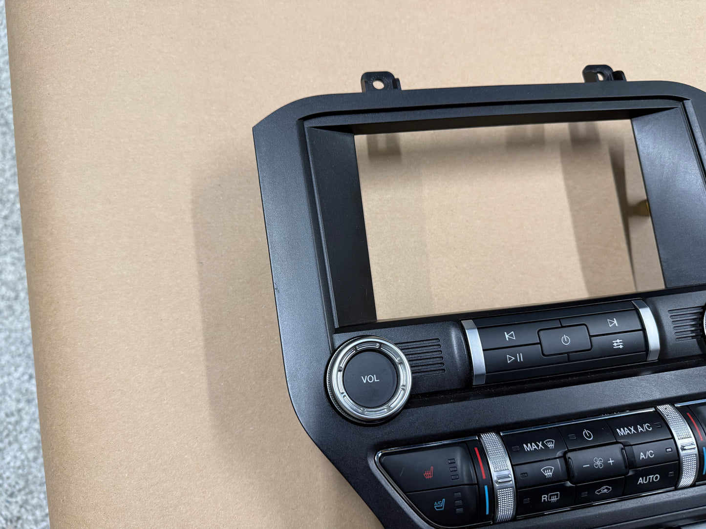 2021 Ford Mustang GT Touch Screen, Face Plate, Radio, Module USB Port