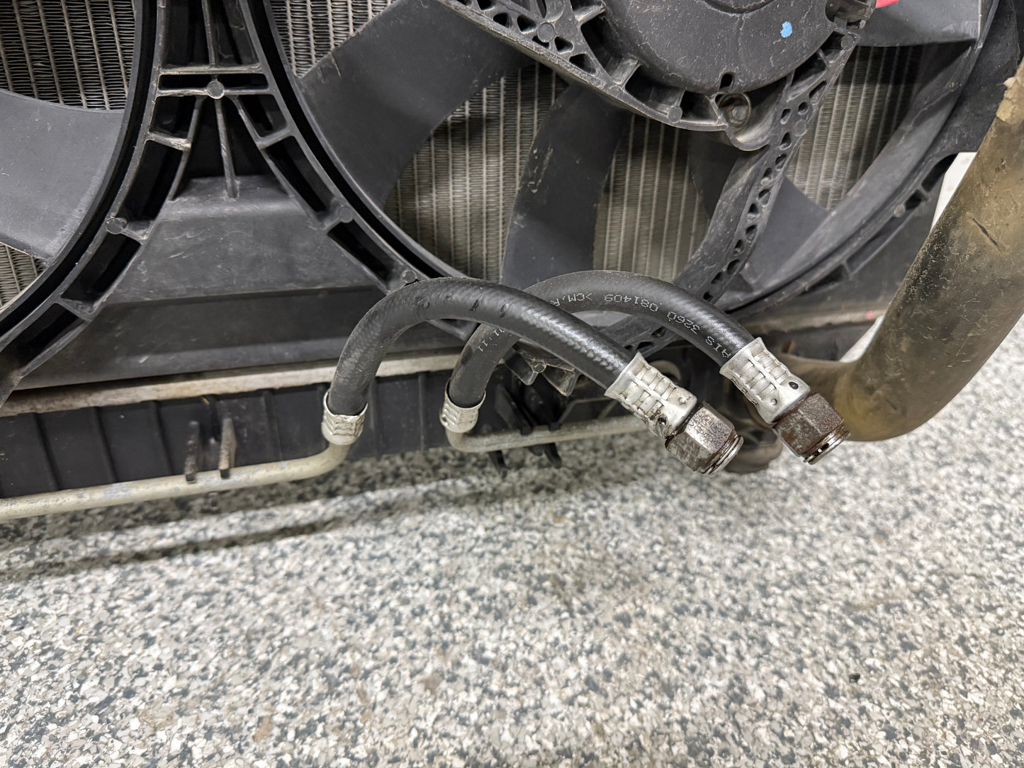 2010-2015 Chevrolet Camaro SS 6.2L Radiator Fan Assembly A/C Condenser