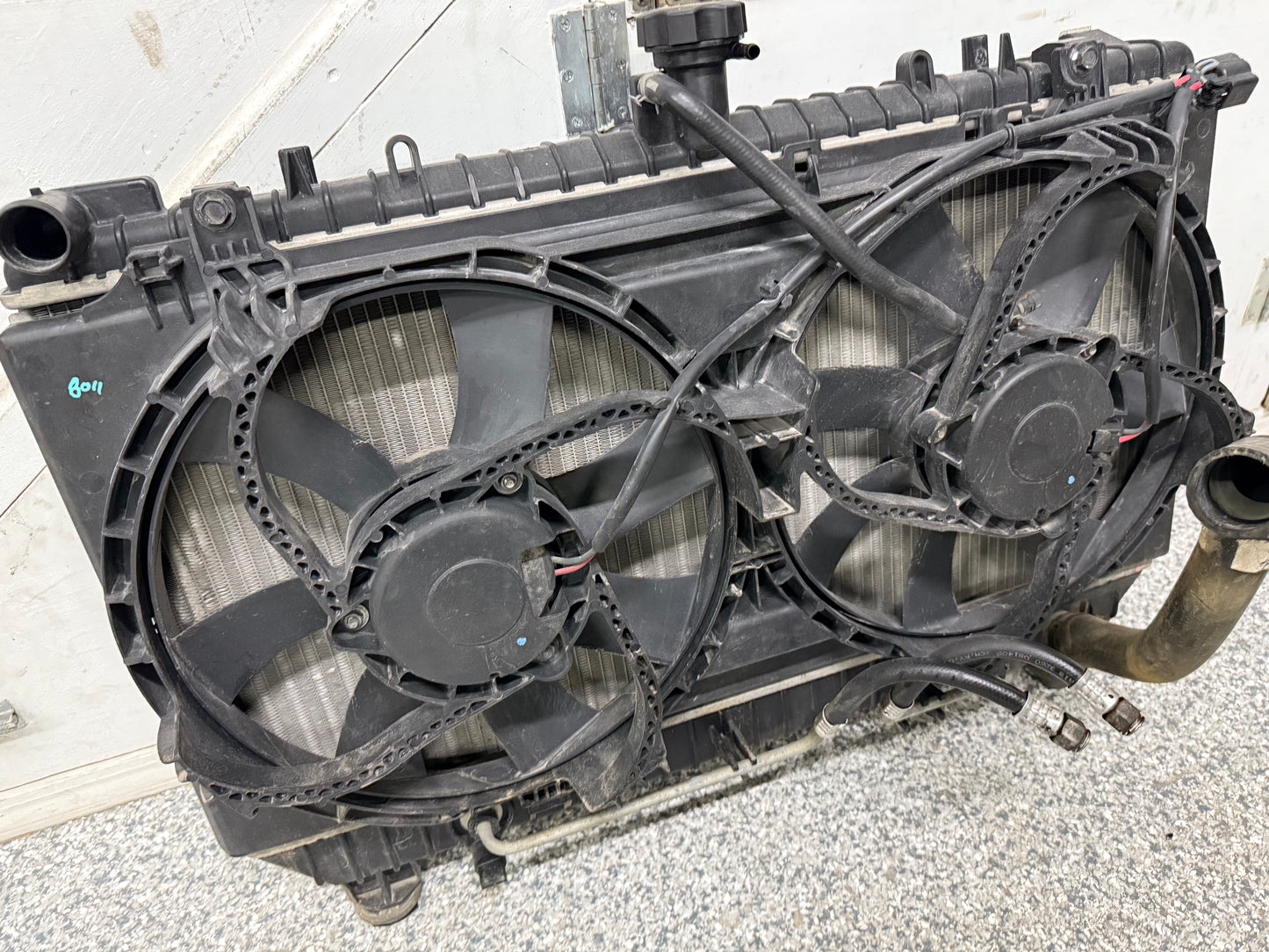 2010-2015 Chevrolet Camaro SS 6.2L Radiator Fan Assembly A/C Condenser