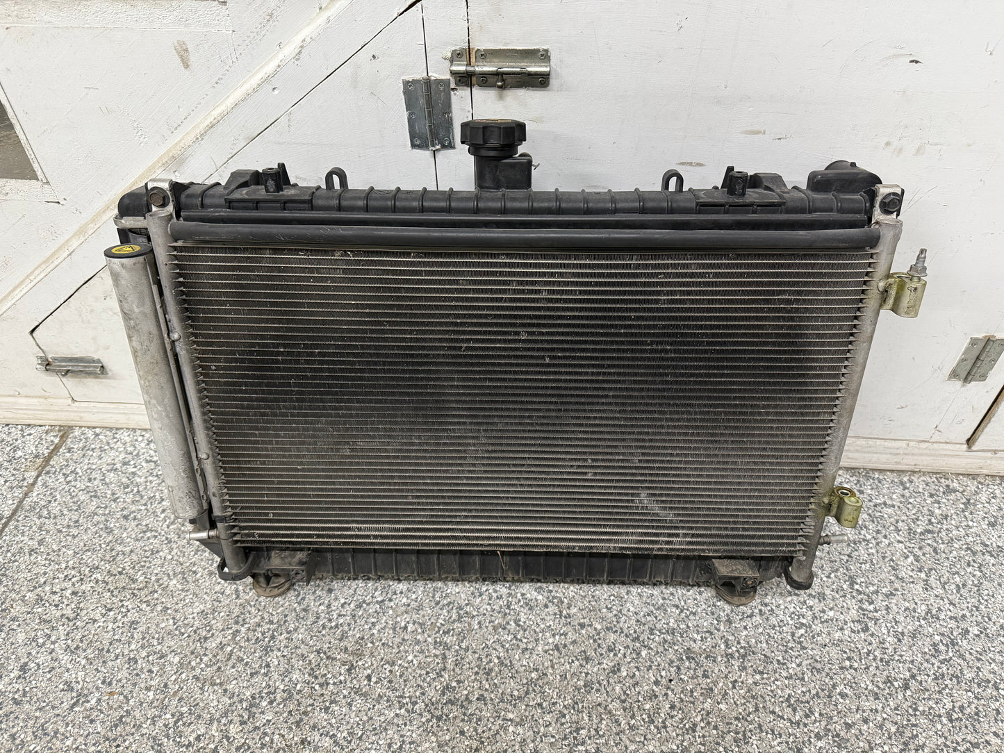 2010-2015 Chevrolet Camaro SS 6.2L Radiator Fan Assembly A/C Condenser