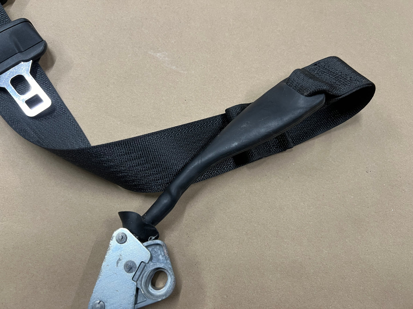 2015-2017 Ford Mustang 5.0 GT Convertible RH Pass. Front Seat Belt Safety