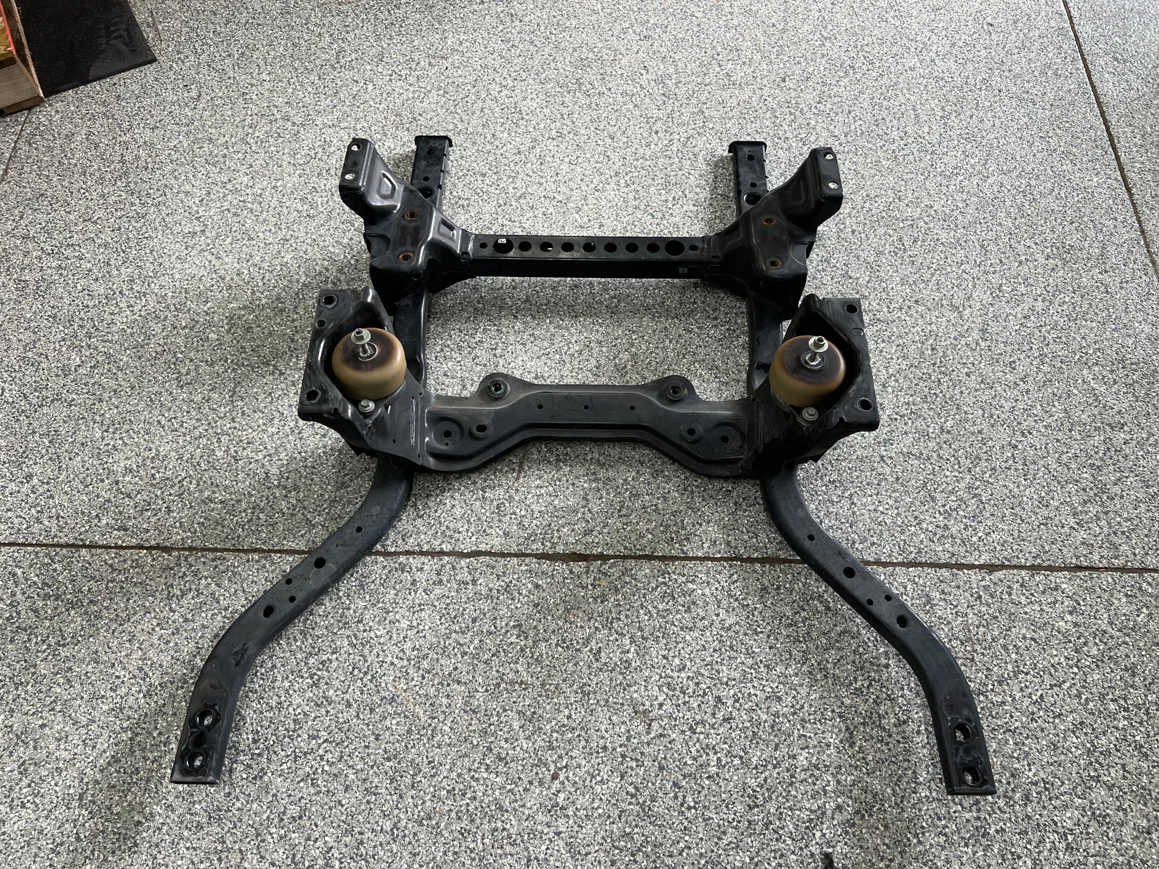 【in a row】Deer Buckle Crop Mustang Amazon.com: K-member, with spring perches, premium version