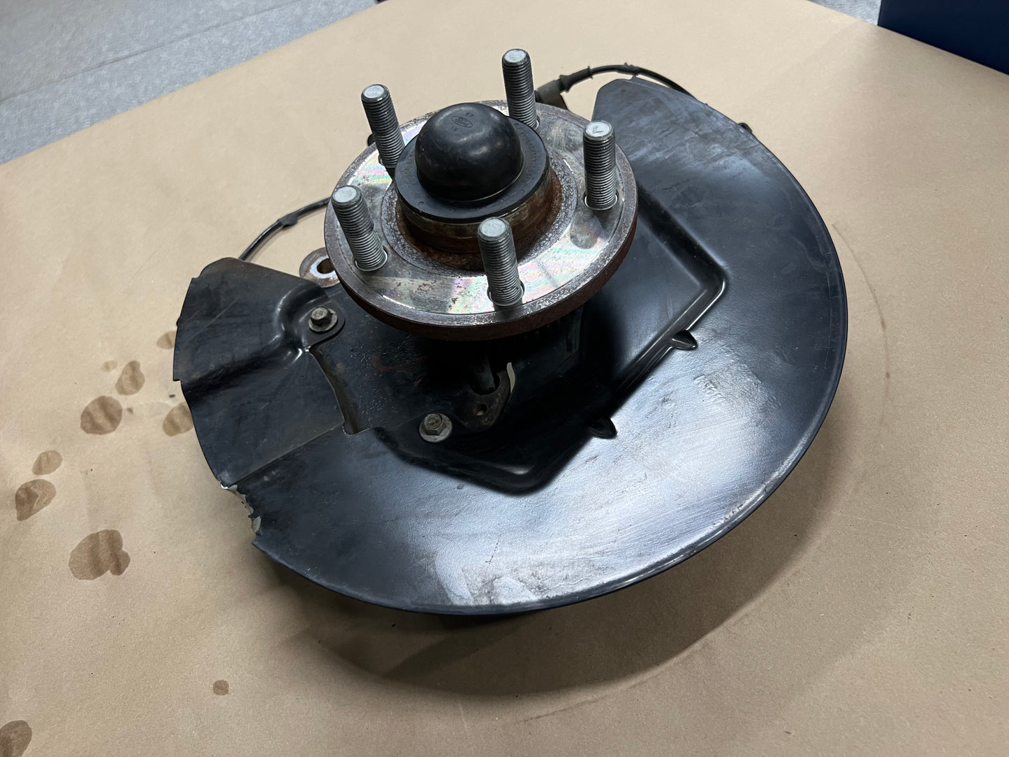 2015-2020 Ford Mustang 5.0L GT RH Passenger Side Front Spindle Knuckle Hub
