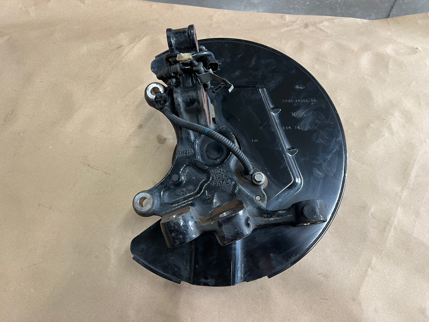 2015-2020 Ford Mustang 5.0L GT LH Driver Side Front Spindle Knuckle Hub