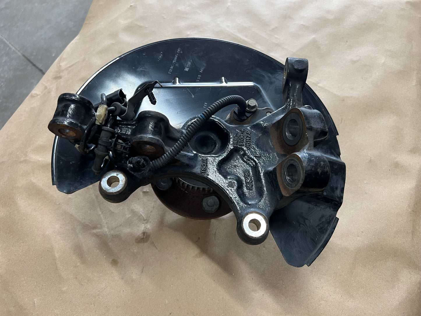 2015-2020 Ford Mustang 5.0L GT LH Driver Side Front Spindle Knuckle Hub