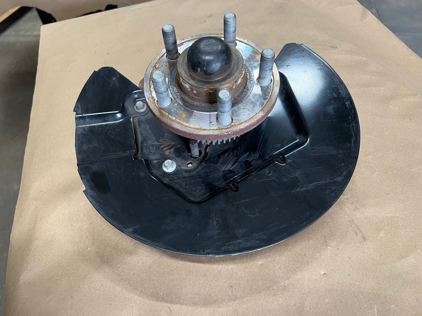 2015-2020 Ford Mustang 5.0L GT RH Passenger Side Front Spindle Knuckle Hub