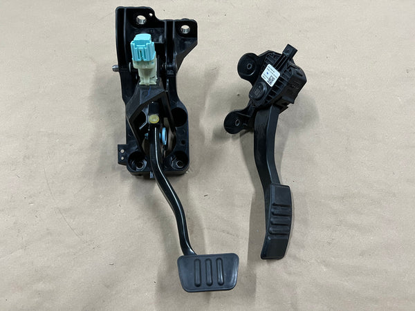 2018-2020 Ford Mustang GT Automatic Brake Pedal Assembly Accelerator – OEM