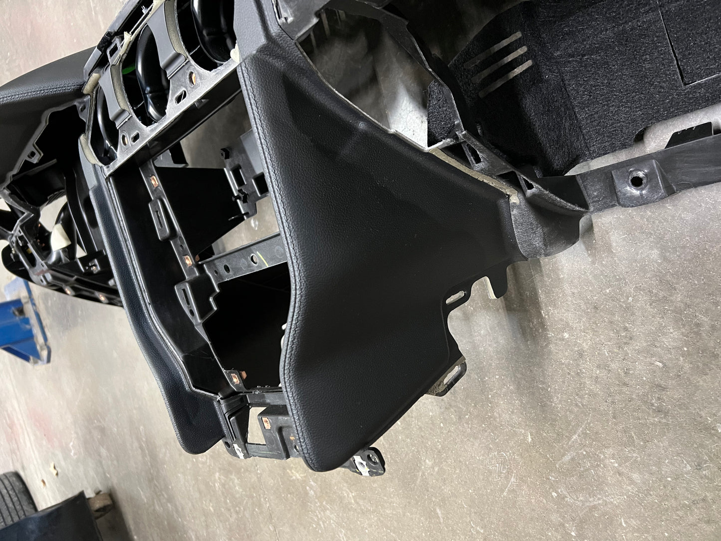 2015-2017 Ford Mustang GT GT500 Dash Pad Frame w/Passenger Bag