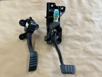 2018-2022 Ford Mustang GT Automatic Brake Pedal Assembly Accelerator - OEM