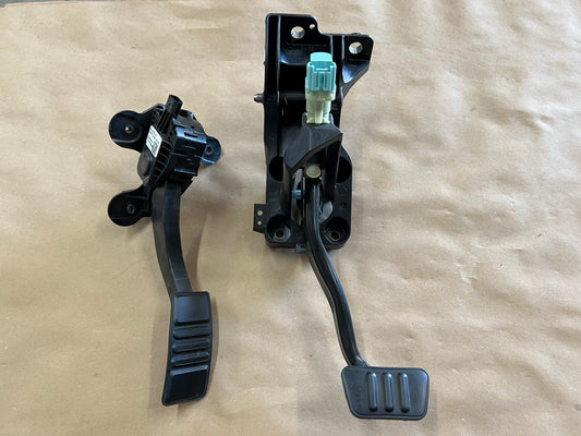 2018-2022 Ford Mustang GT Automatic Brake Pedal Assembly Accelerator - OEM