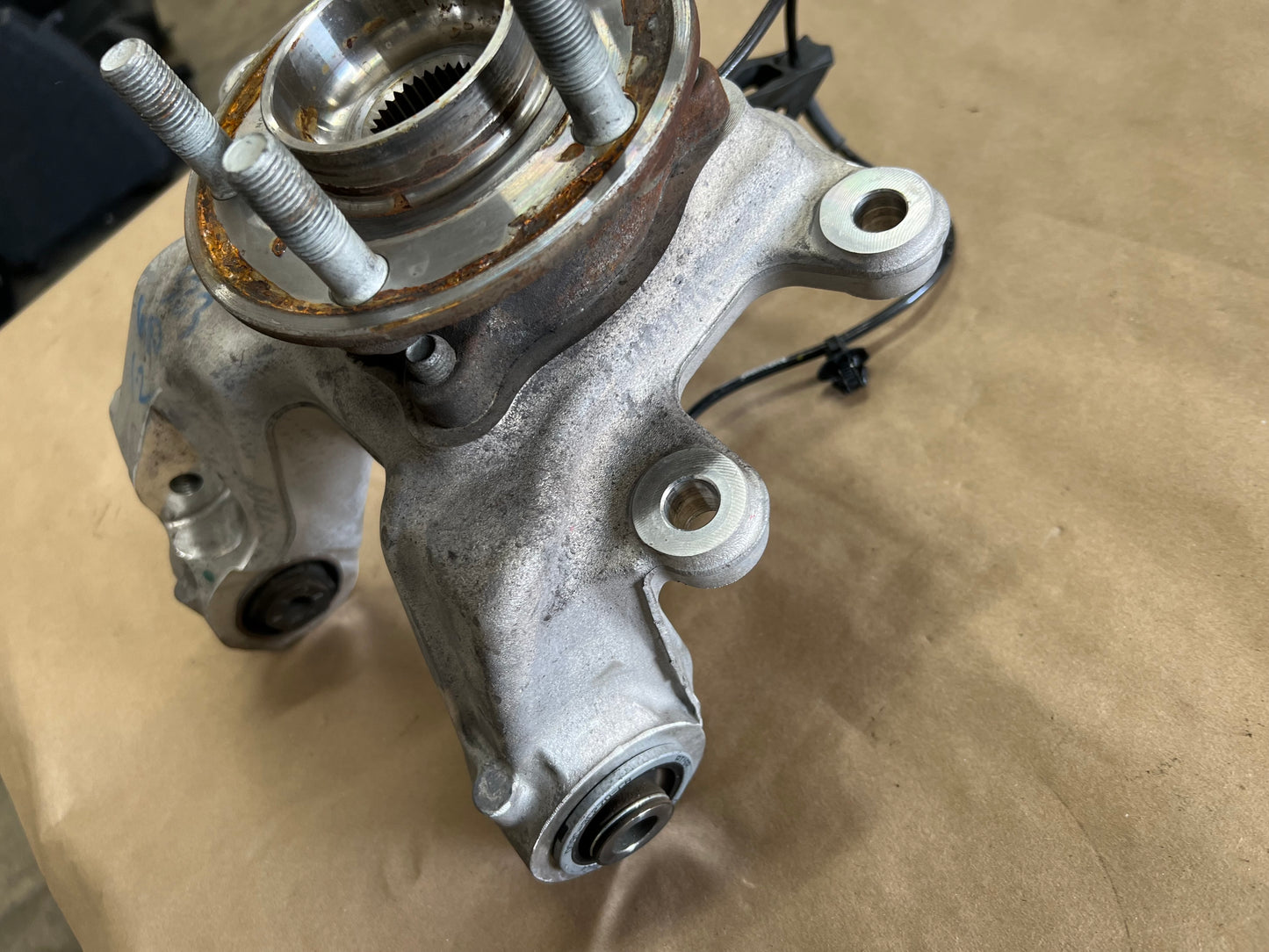 2020-2022 Ford Mustang GT500 LH Driver Side Rear Spindle Knuckle Hub - OEM