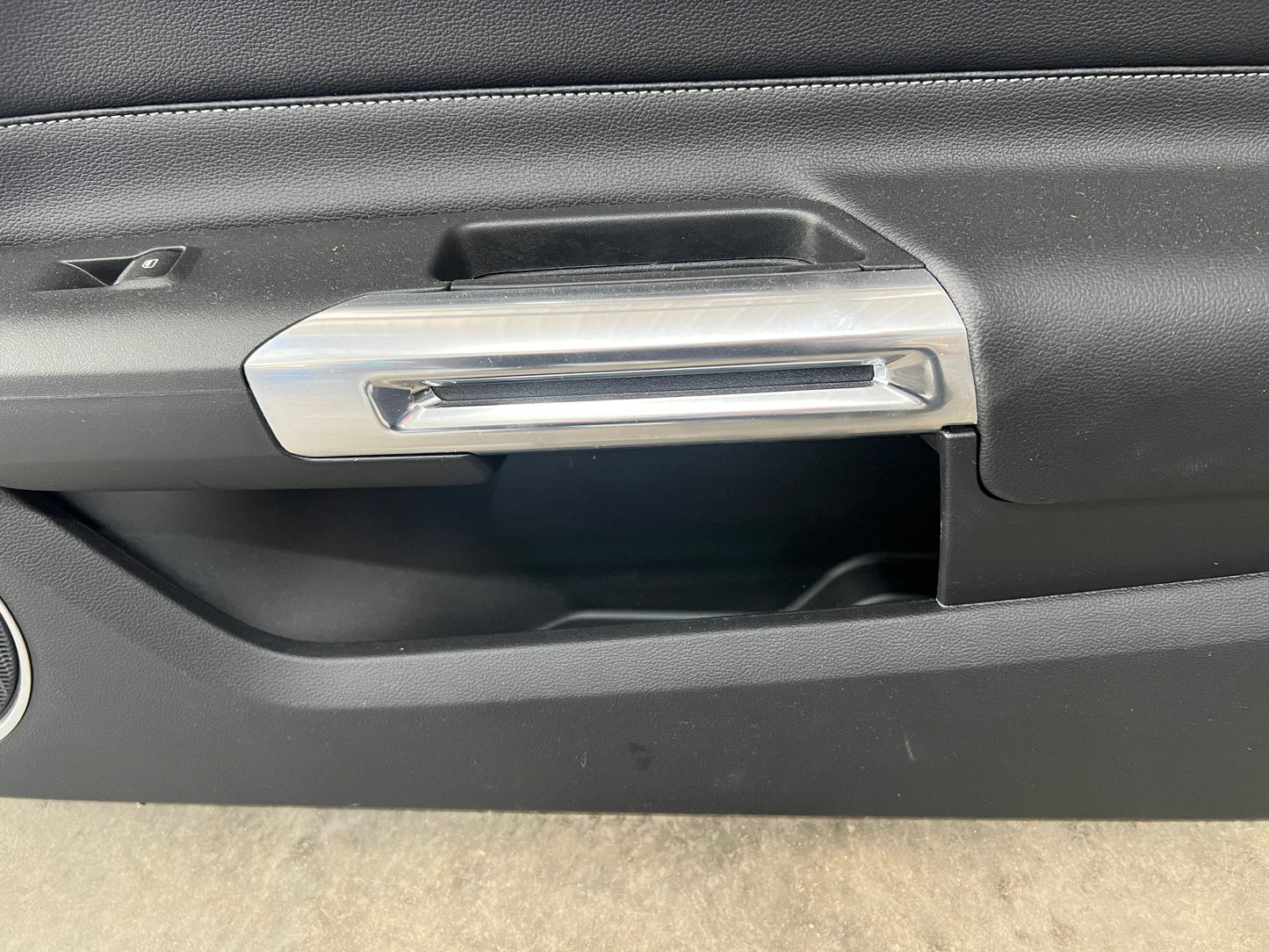 2018-2021 Ford Mustang GT Eco Boost RH Passenger Leather Insert Door Panel 2k mi