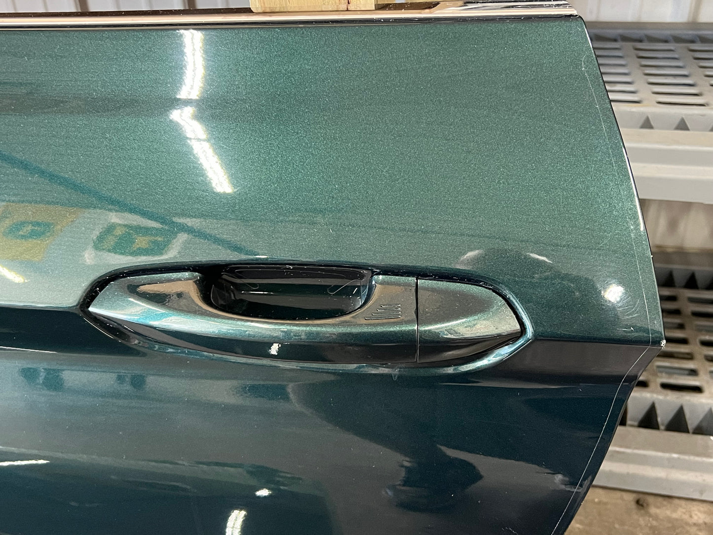 2015-2021 Ford Mustang GT GT500 LH Driver Side Door Complete w/Glass Green B5