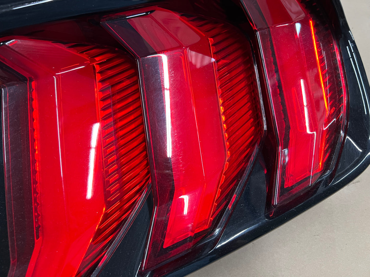 2018-2023 Ford Mustang GT V6 EcoBoost Tail Light RH Passenger Side LED