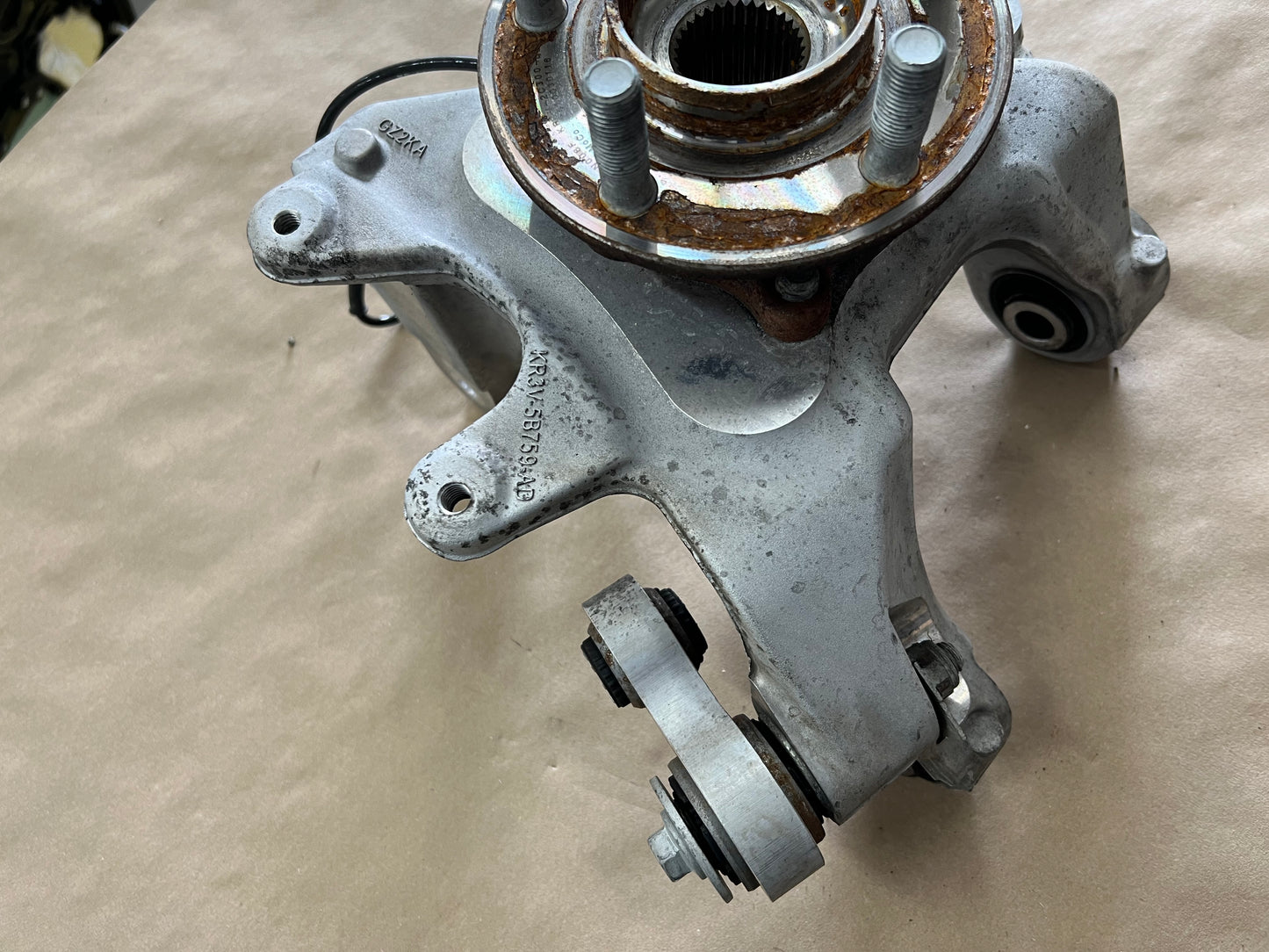 2020-2022 Ford Mustang GT500 LH Driver Side Rear Spindle Knuckle Hub - OEM
