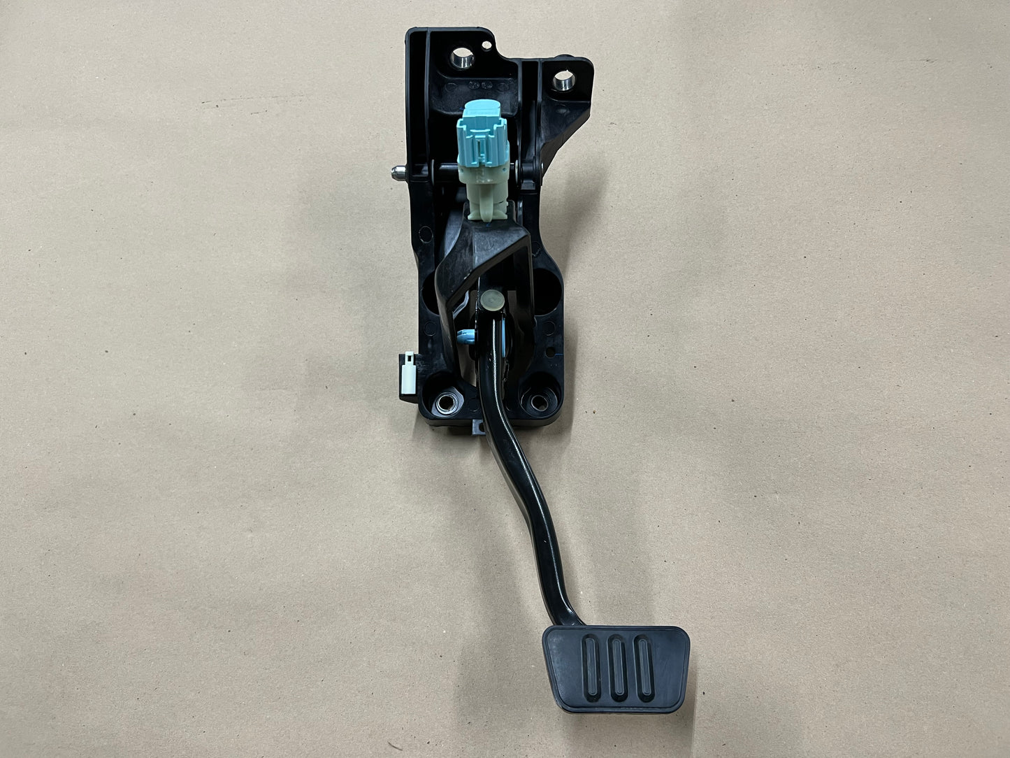2018-2022 Ford Mustang GT Automatic Brake Pedal Assembly Accelerator - OEM